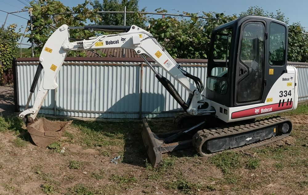 Execut lucrări cu mini excavator - Demolari - Săpat Fose Excavari