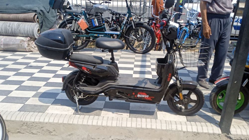 Elektr skuter yaqinda olingan