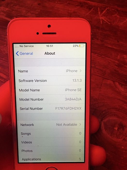 Iphone SE  като нов!