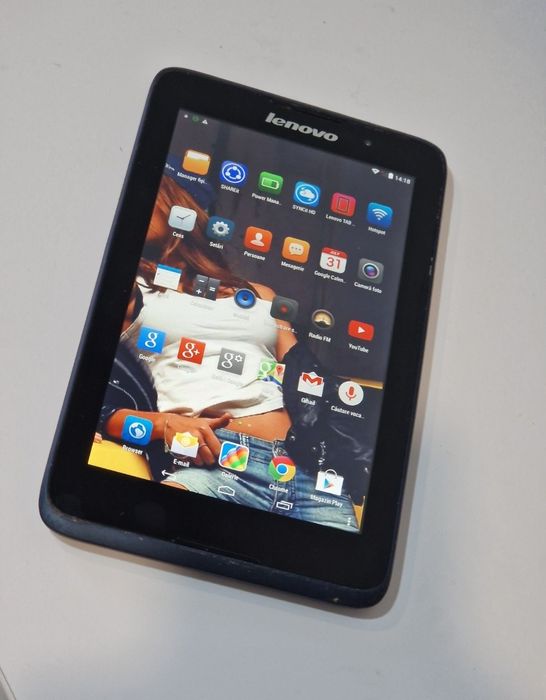 Tableta Lenovo cu slot de card si Sim