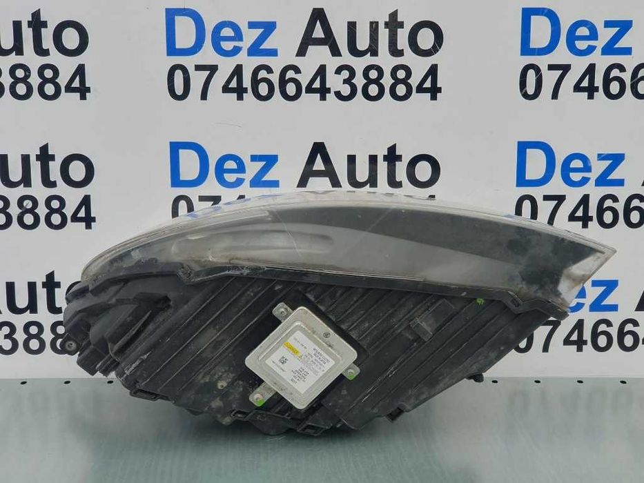 Far dreapta Volvo V40 cu xenon  2013