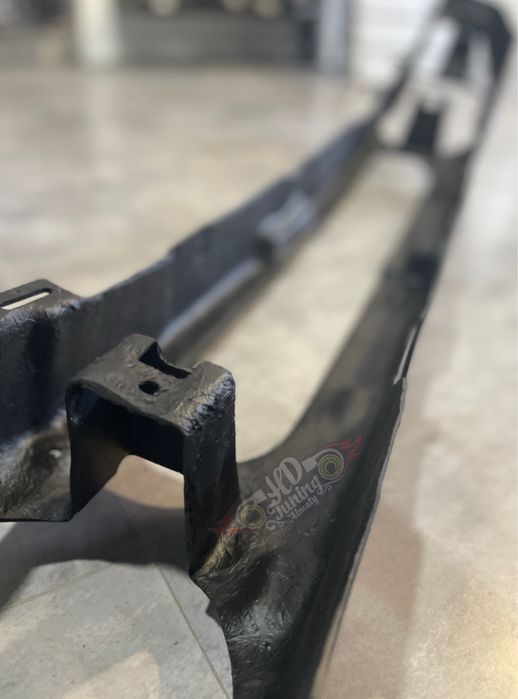 Усилитель бампера Hummer H3