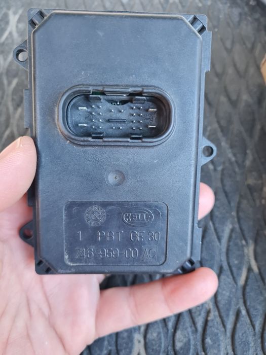 Vând modul far golf 5 + partea dreapta