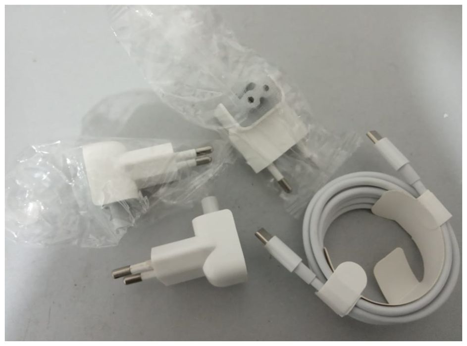 от MacBook - блок питания.