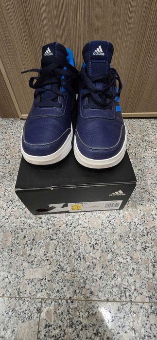 Маратонки Adidas!!