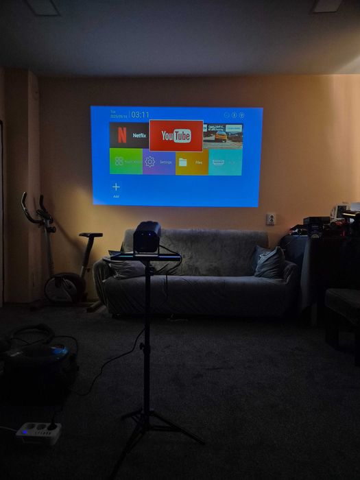 3 броя мини проектора с wifi i android.