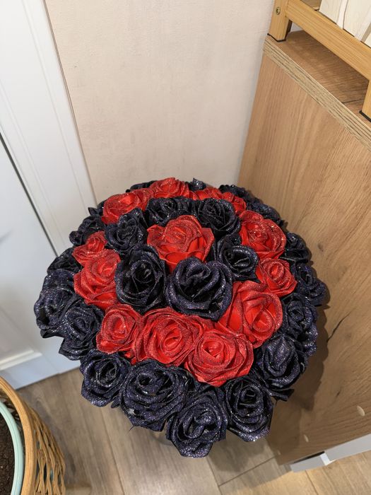 35 роз из атласной ленты