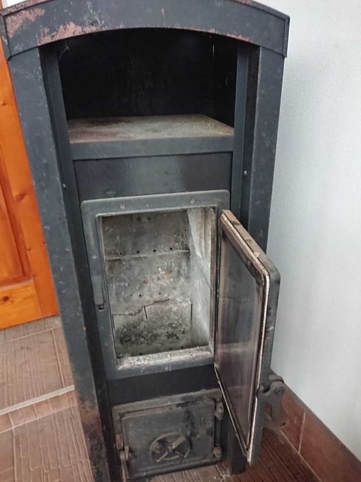 Vand soba cu usi de fonta si geam
