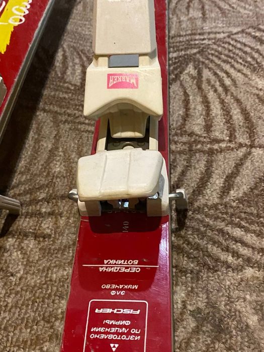 Продам лыжи. Мужские Elan. Женские, подойдут для обучения детей.