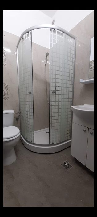 Închiriez garsoniera
