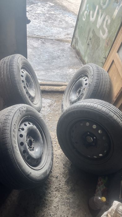 Продам колеса с дисками комплект