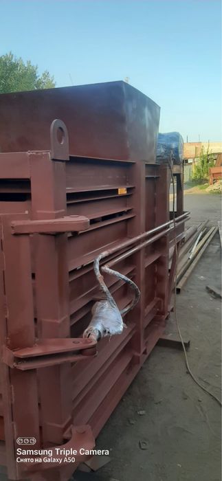 Горизонтальный пресс для макулатуры и пэт