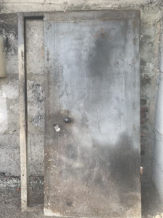 Дверь метталическая