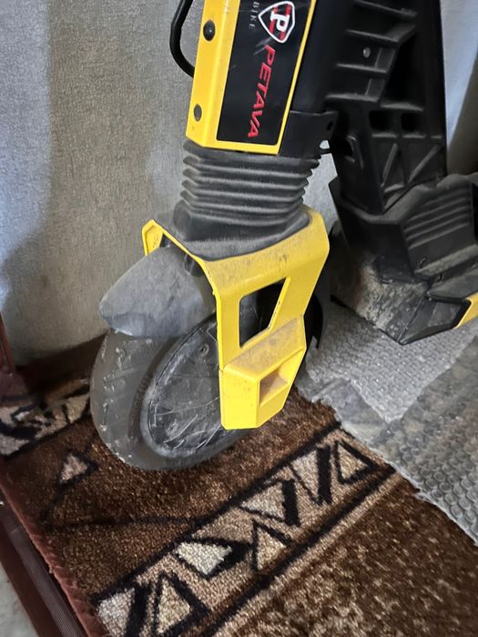 Электросамокат в отличном состоянии