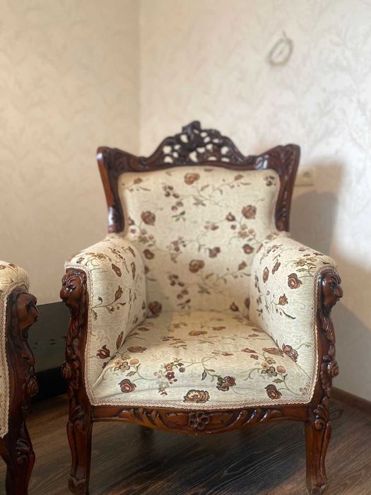 Диван Антикварный для гостиной