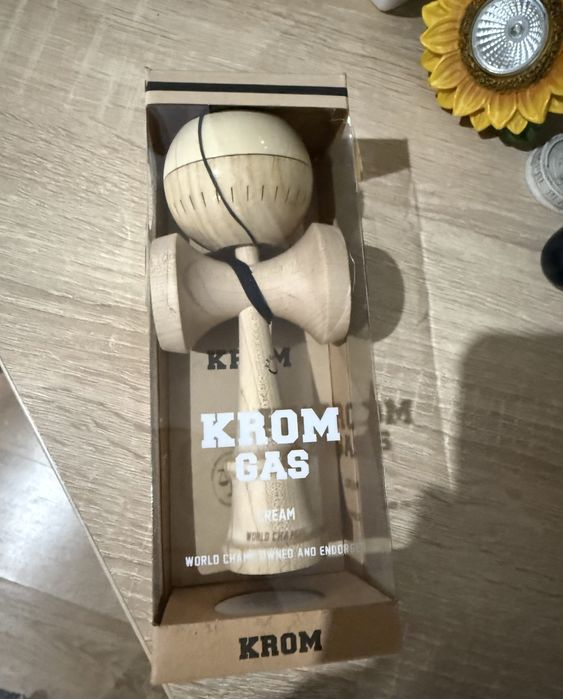 Kendama Krom Gas Cream