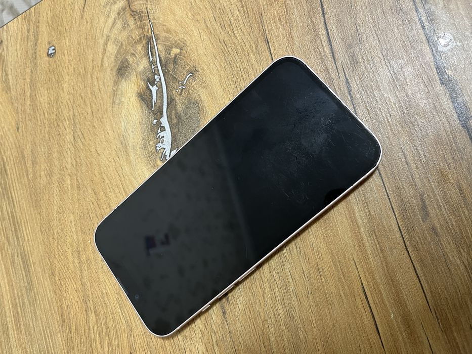 Продам срочно айфон 13