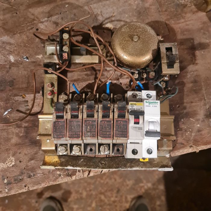 Vand panou electric cu sigurante