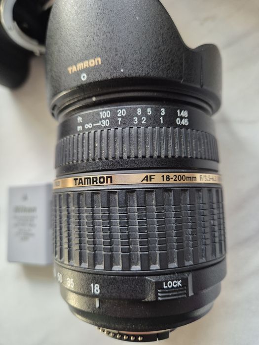 Nikon D3100 DSLR cu obiectiv TAMRON