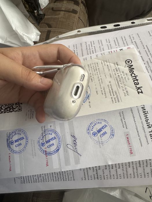 Продается Airpods 4 with Active Noise Cancellation, б/у