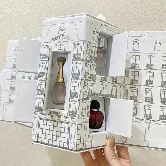 8 март подарок Адвент календарь  Dior