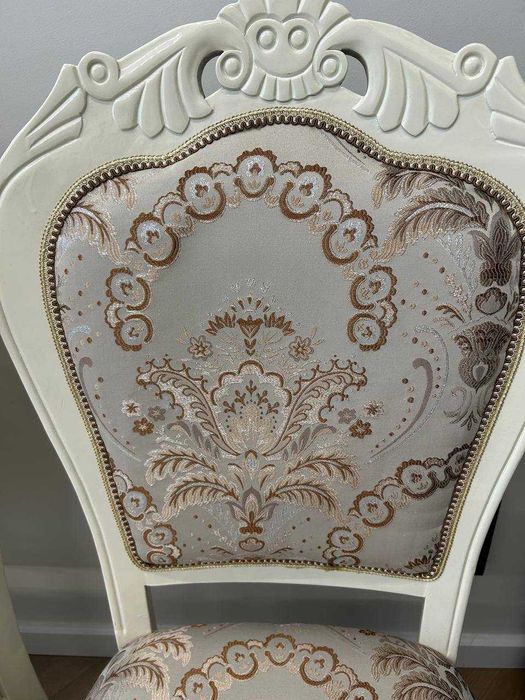 Классические стулья для гостиной