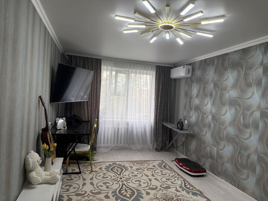 Продам стол размер 1,5м