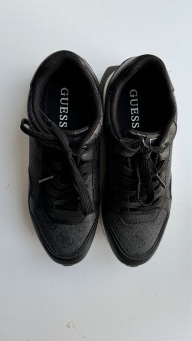 Новые кроссовки guess