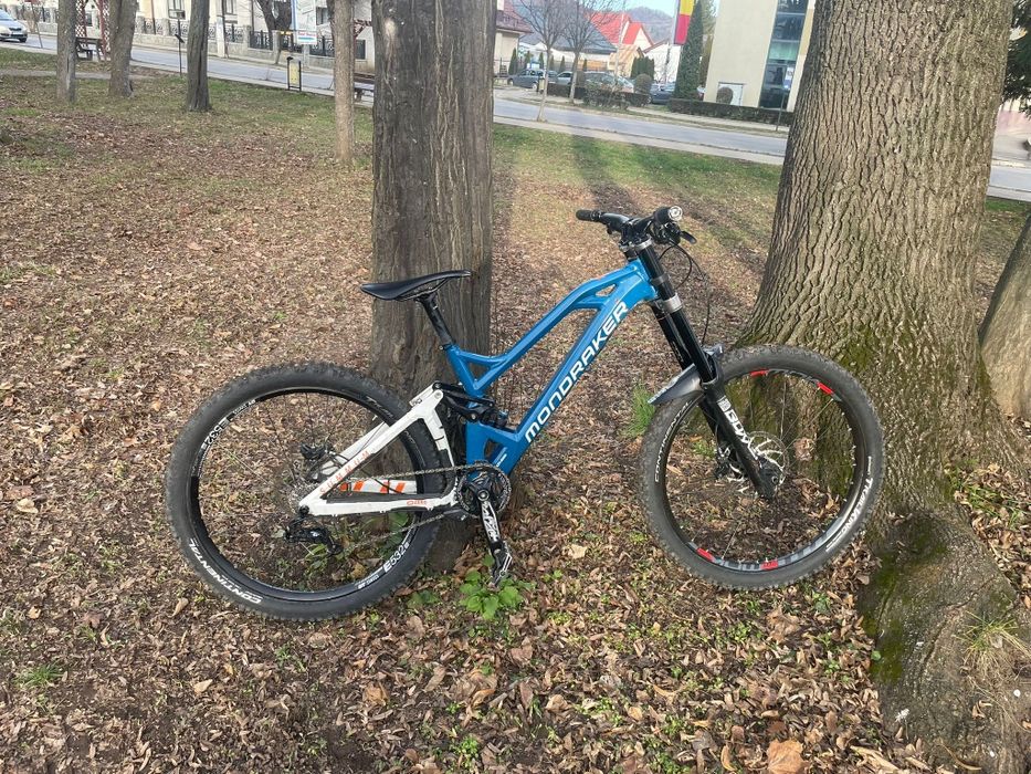 Bicicleta de downhill mondraker summum 2020