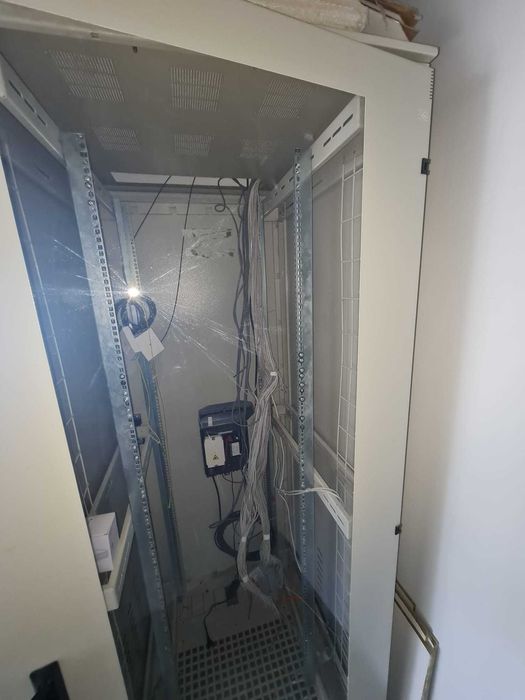 Dulap rack server 19 inch 42U 600x800x2000mm, de podea, alb si negru