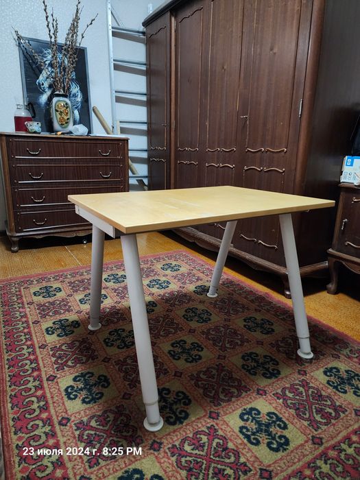 Продается б/у стол