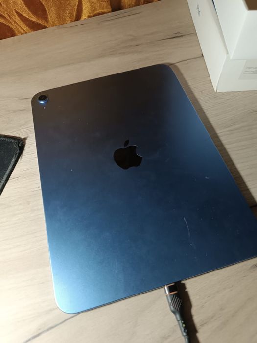 Продам iPad 10 (2022) сломанный