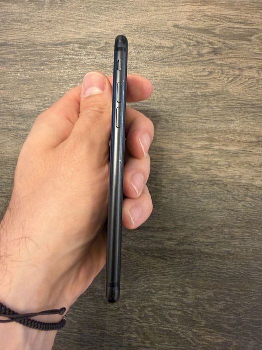 Iphone 7 / 32GB / нова батерия от iStyle