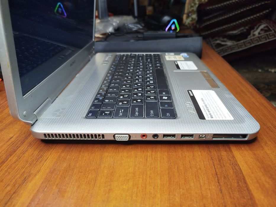 Продается японский ноутбук Sony Vaio Dual Core 3/320Gb состояниеси зор