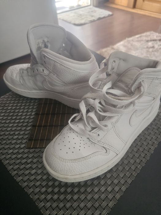 Vând adidași Nike Jordan