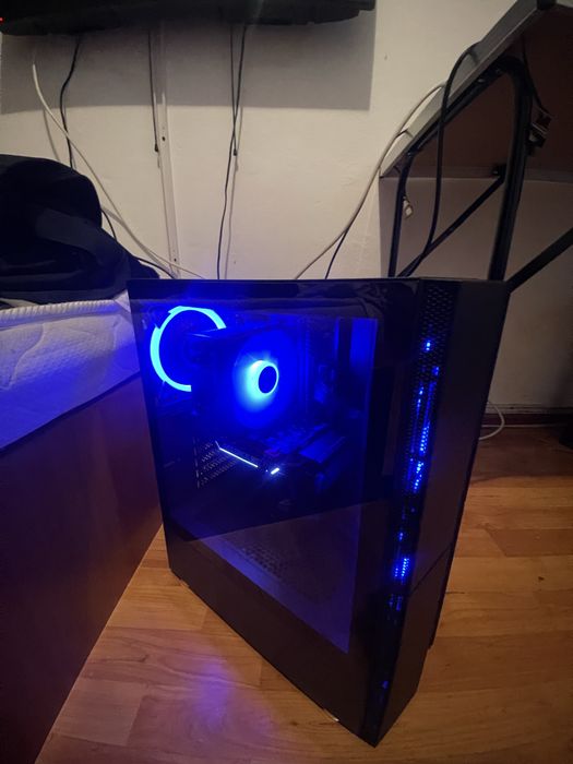 Vand Pc gaming Foarte bun