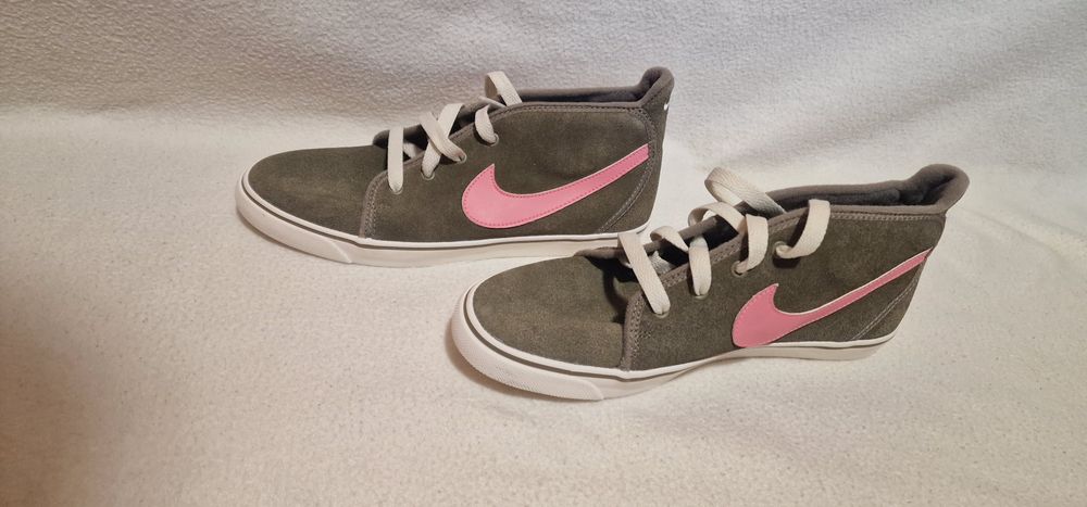 Детски маратонки номер 35, 5 и 36 Адидас и Найк