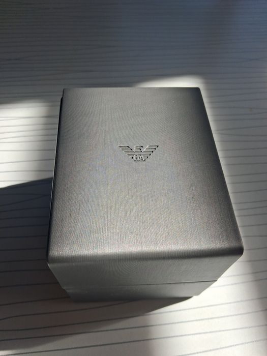 Кутия със стойка за часовник Emporio Armani