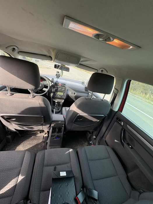 Vând Volkswagen Touran