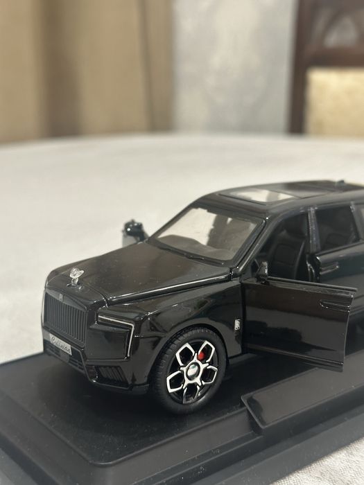 Продам игрушечную машинку