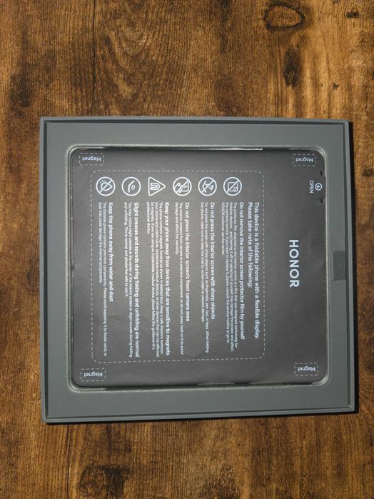 Чисто Нов!!! HONOR Magic V5 GOLD/