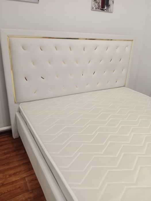 Продам Кровать  с тумбой