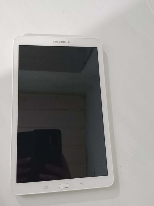 De vânzare Samsung Tab E SM - Te 560 stare foarte buna optic 9,5/10 tehnic 10/10   fără conturi sau fisuri sau crăpături