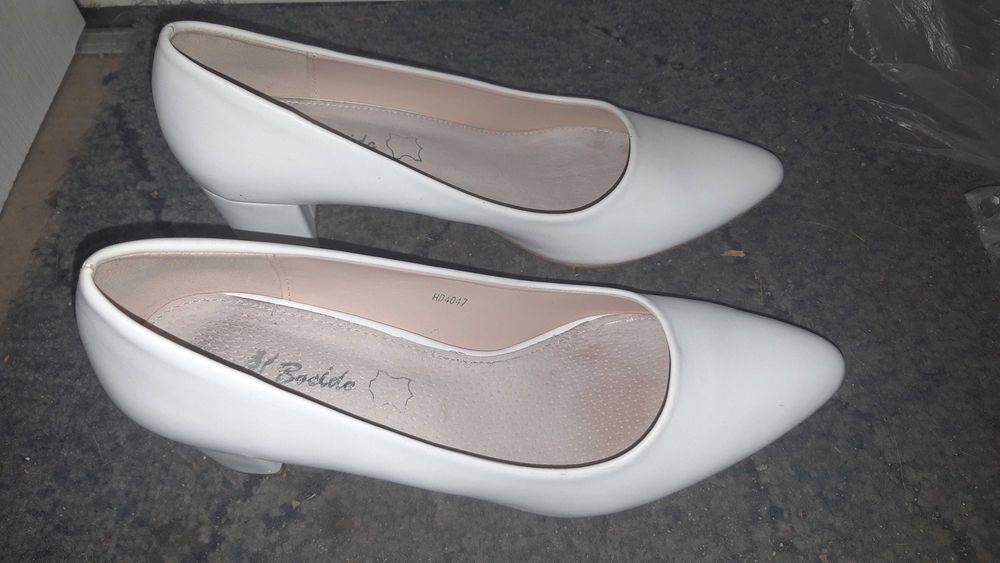 Елегантни дамски обувки