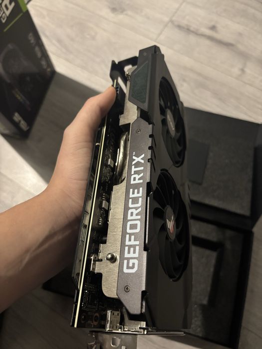 Vând RTX 3050 8GB,nouă!