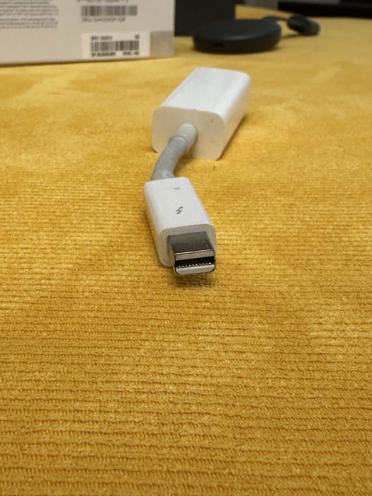 Mini DisplayPort to VGA si Ethernet