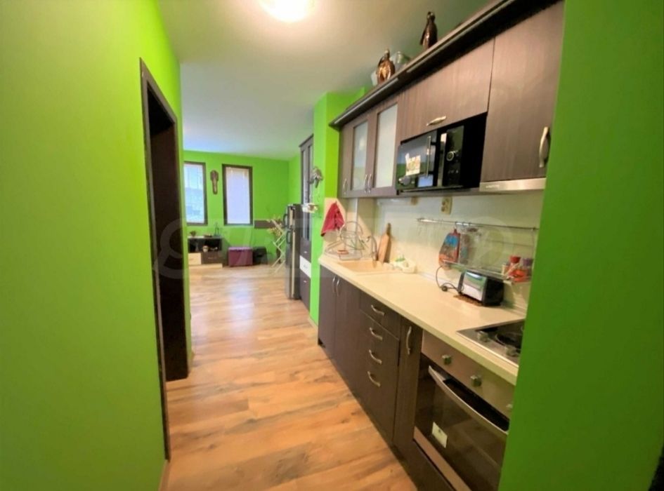 Тристаен апартамент в Банско