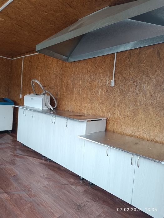 Бутик, мороженое аппарат сатылады.