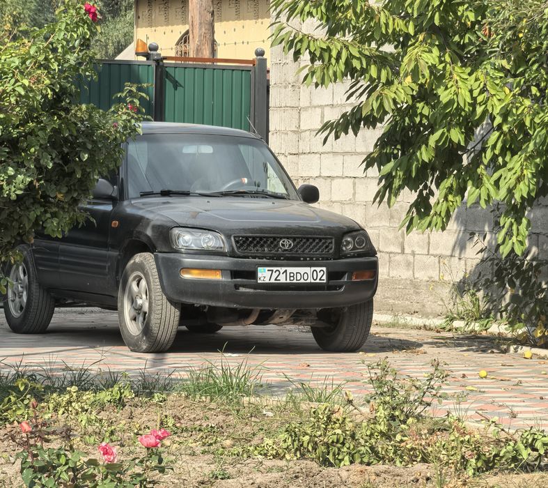 Toyota RAV4 1997 Черный 2.0литра леворукий 5 дверный автомат бензин