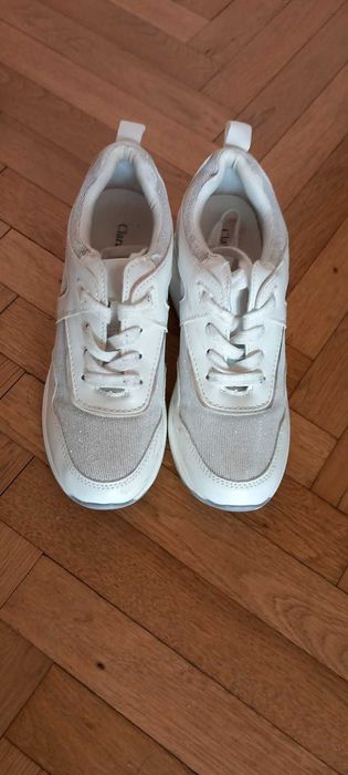 Бели детски сникърси